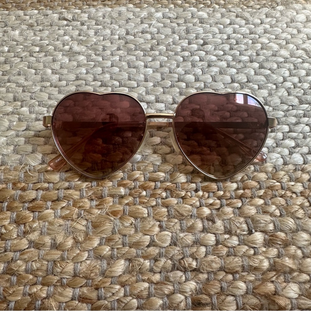 Heart-Shaped Sunglasses in Gold and Brown
